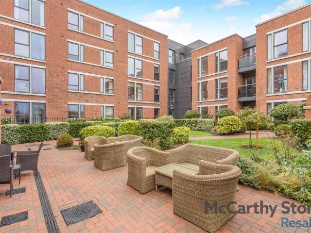 Flat for sale in Whetstone, Pinfold