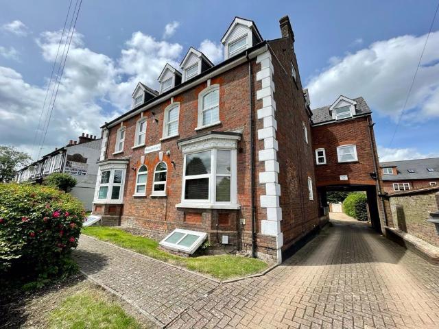 Flat for sale in Dunstable, Bedfordshire