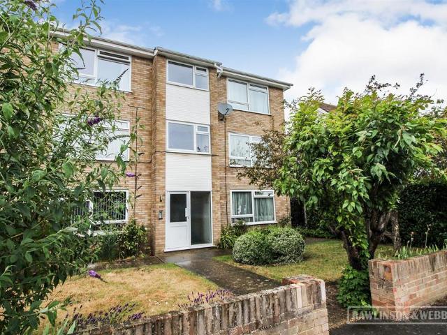 Flat for sale in Blackhills, Surrey