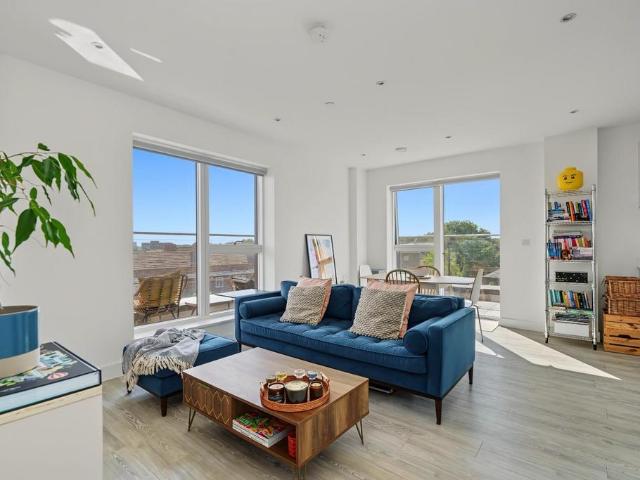 Flat for sale in Stoke Newington, Greater London