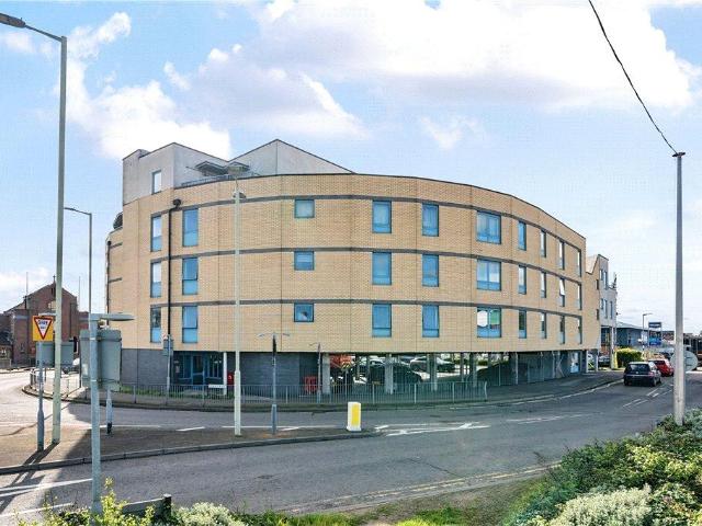 Flat for sale in Broxbourne, Hertfordshire