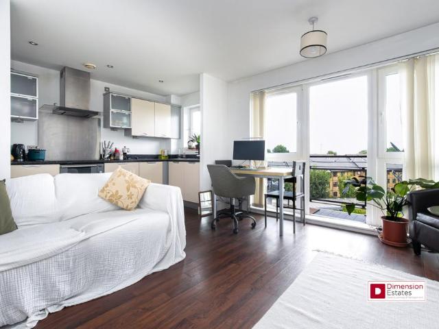 Flat for sale in Clapton, Greater London