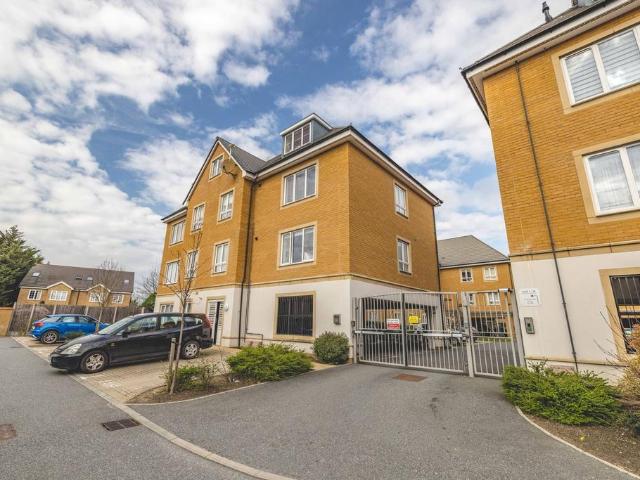Flat for sale in Slough