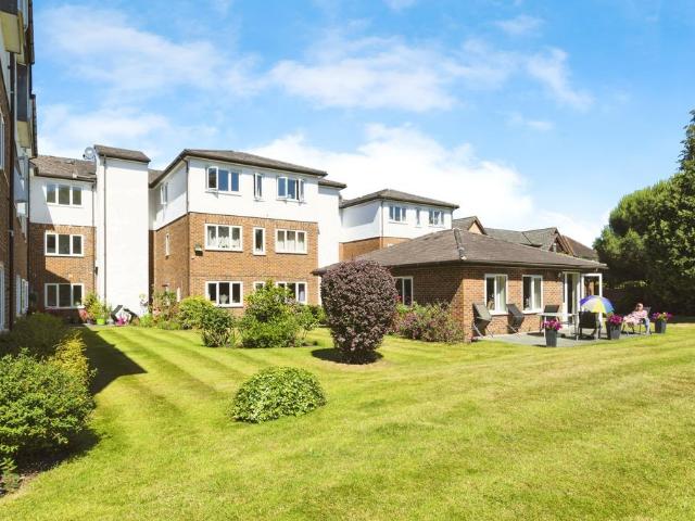 Flat for sale in Beckenham, Greater London