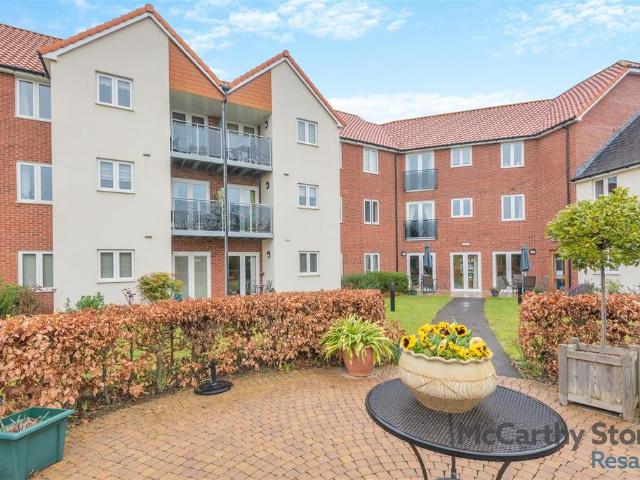 Flat for sale in Weelsby, Cleethorpes
