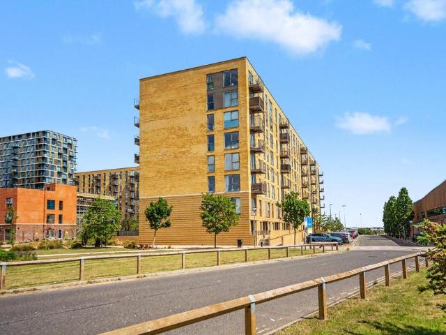 Flat for sale in Brompton, Gillingham