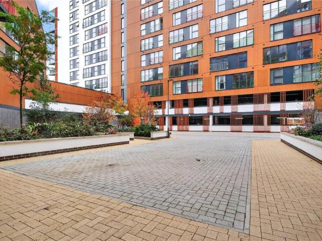 Flat for sale in Easthampstead, Bracknell