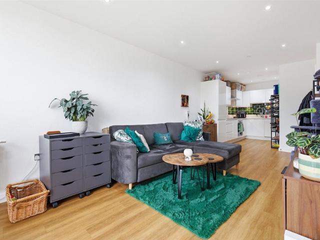 Flat for sale in Reach, Greater London