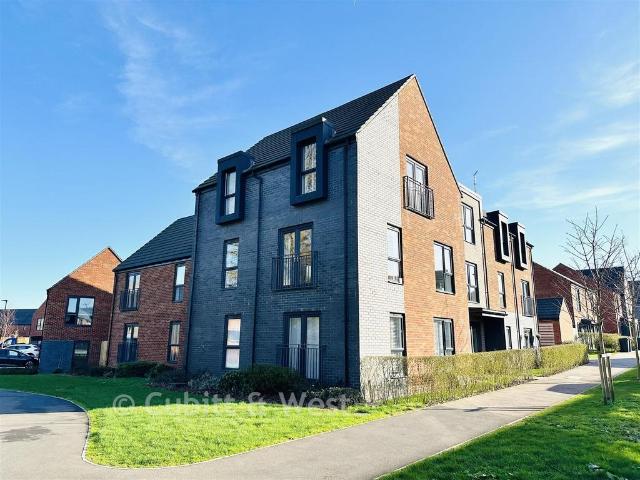 Flat for sale in Slaugham, Perryfields