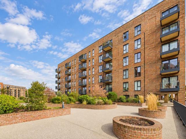 Flat for sale in Hemel Hempstead, Dacorum