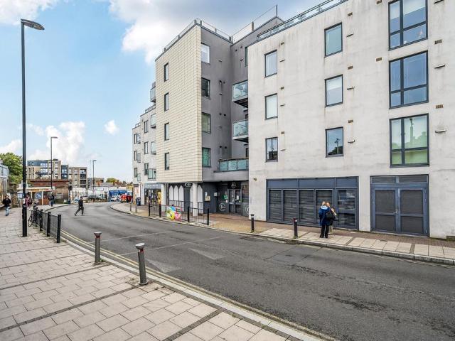 Flat for sale in London Borough of Lewisham, Cat Hill