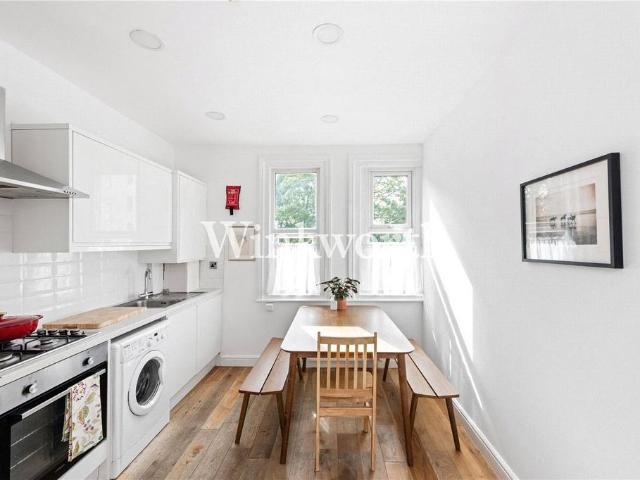 Flat for sale in Harringay, Greater London
