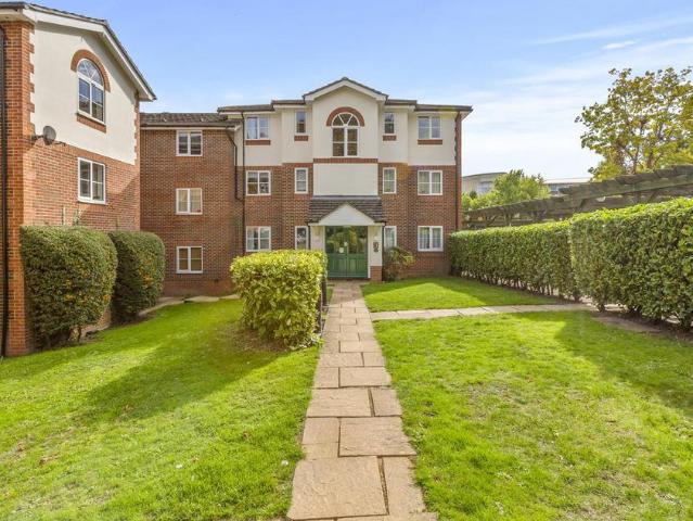 Flat for sale in Daws Hill, Cressex