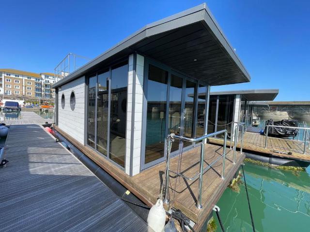 Flat for sale in Brighton Marina, Roedean