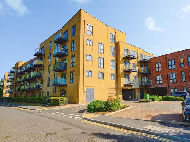 Flat for sale in Frogmore Industrial Estate, Dacorum