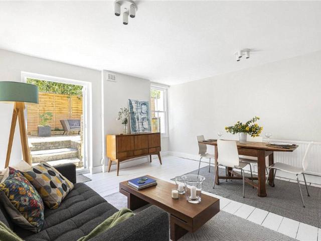Flat for sale in Highbury, Greater London