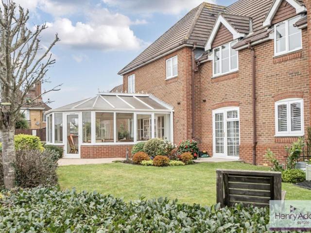 Flat for sale in Petersfield, Bolton Low Houses