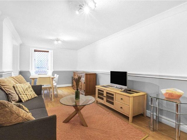 Flat for sale in Bethnal Green, Greater London