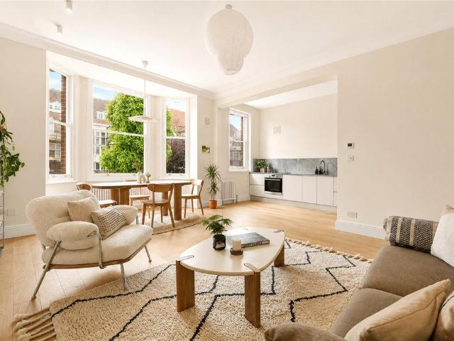 Flat for sale in South Hampstead, Greater London