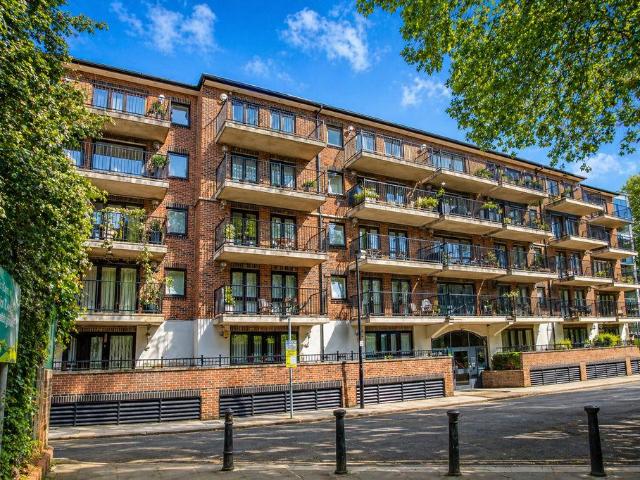 Flat for sale in St. George in the East, Wapping