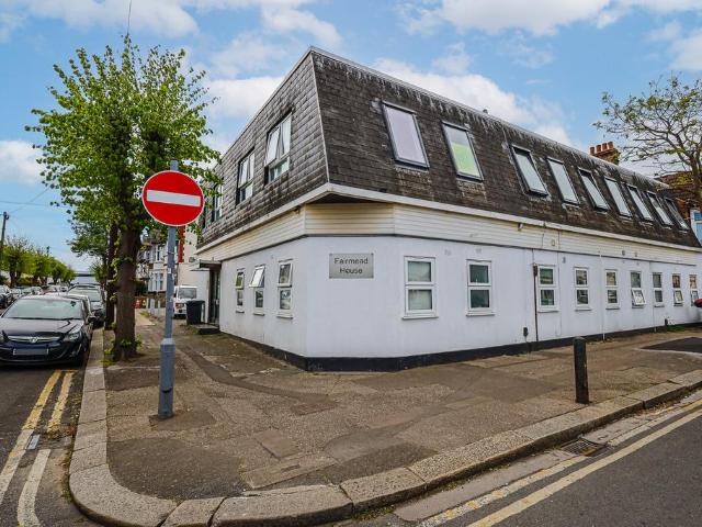 Flat for sale in Alton Barnes, Essex