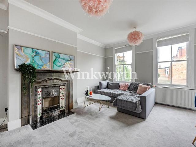 Flat for sale in Southgate, Greater London