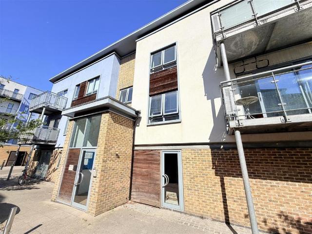 Flat for sale in Hythe, Fordham Heath