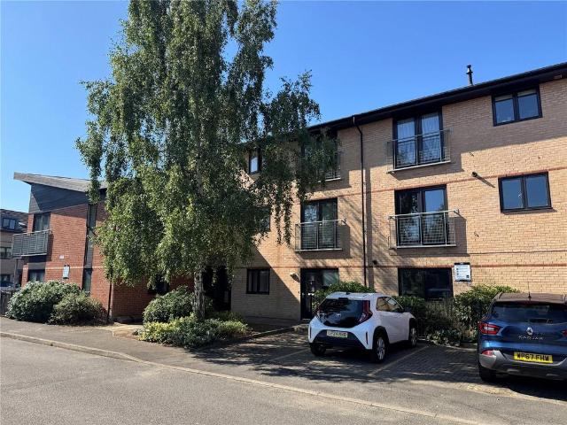 Flat for sale in London Borough of Richmond upon Thames, Greater London