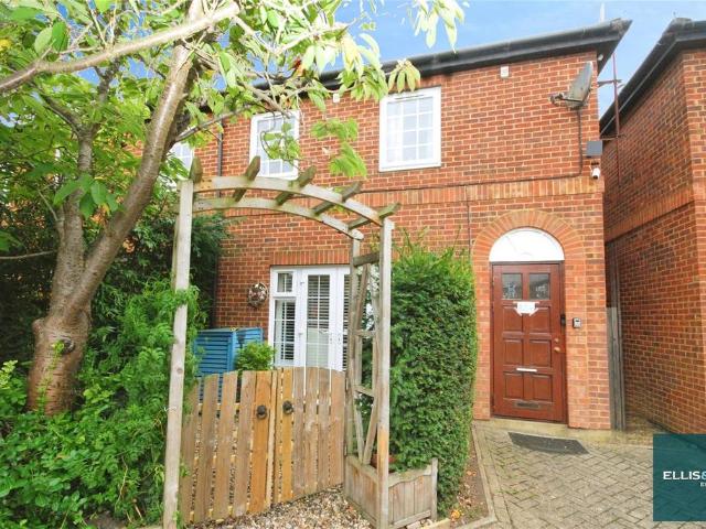 Flat for sale in Golders Green, Greater London