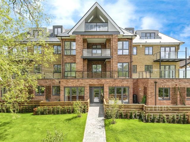 Flat for sale in Ickenham, Greater London