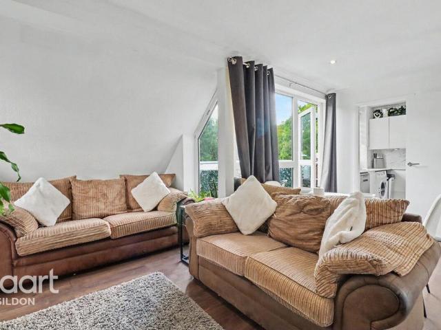 Flat for sale in Essex