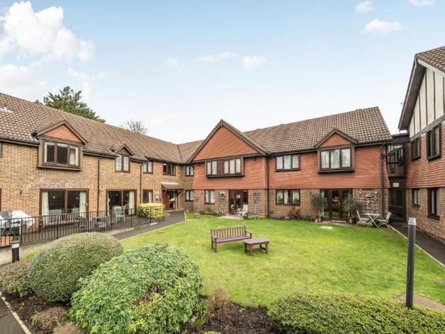 Flat for sale in Watford Heath, North Watford