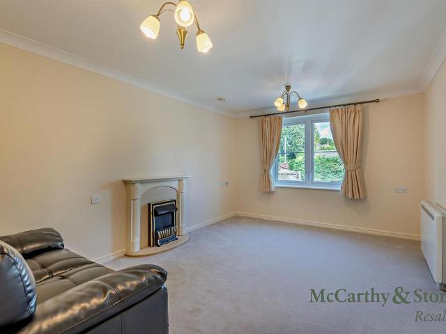 Flat for sale in Ridgewood, Wealden