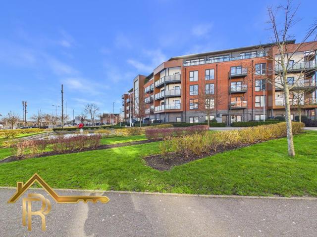 Flat for sale in Harold Wood, Greater London