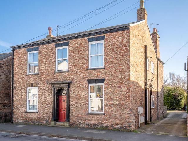 Flat for sale in High Field, York