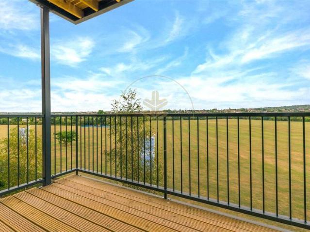Flat for sale in Brent Cross, Greater London