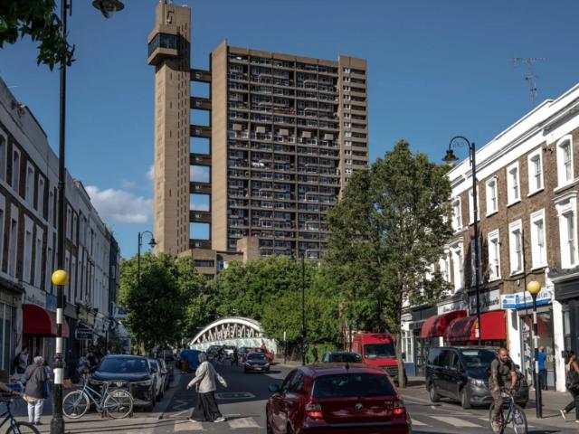Flat for sale in North Kensington, Greater London