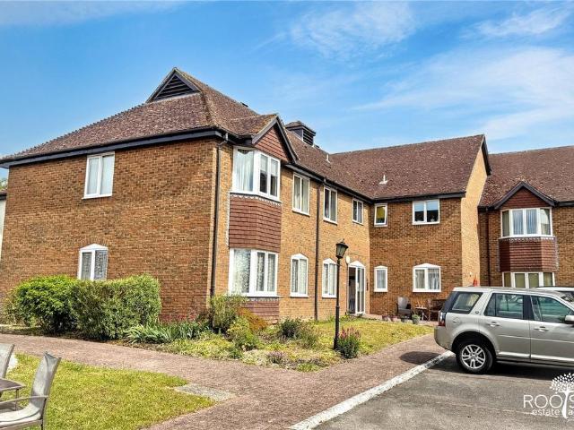 Flat for sale in Thatcham, West Berkshire