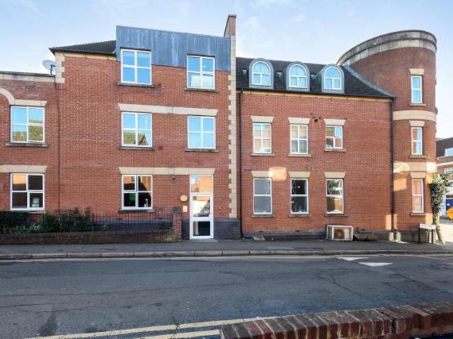 Flat for sale in Reading