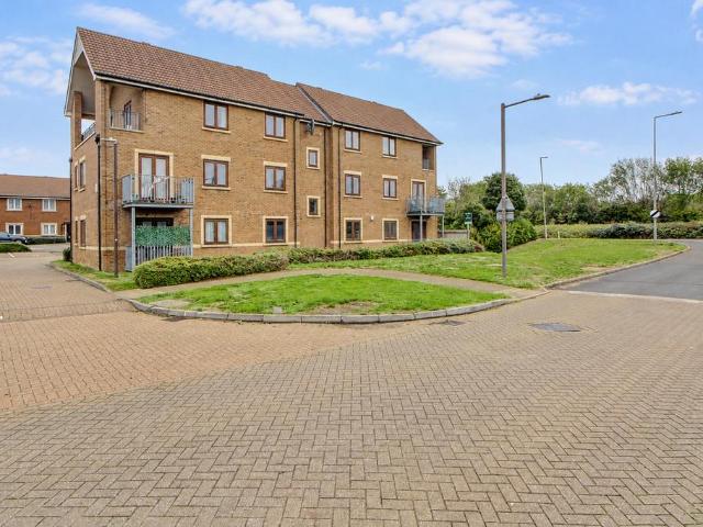 Flat for sale in Westcroft, Milton Keynes