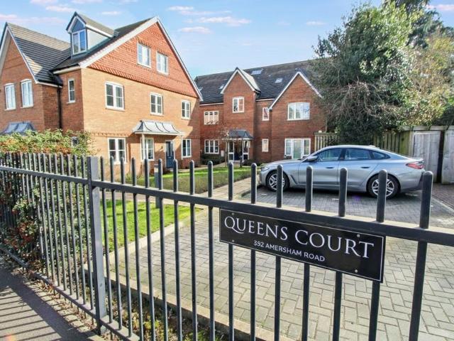 Flat for sale in Penn Bottom, Buckinghamshire