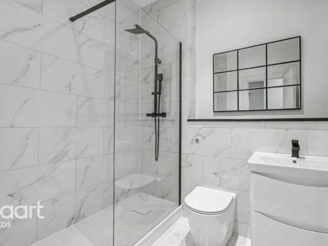 Flat for sale in West Yorkshire