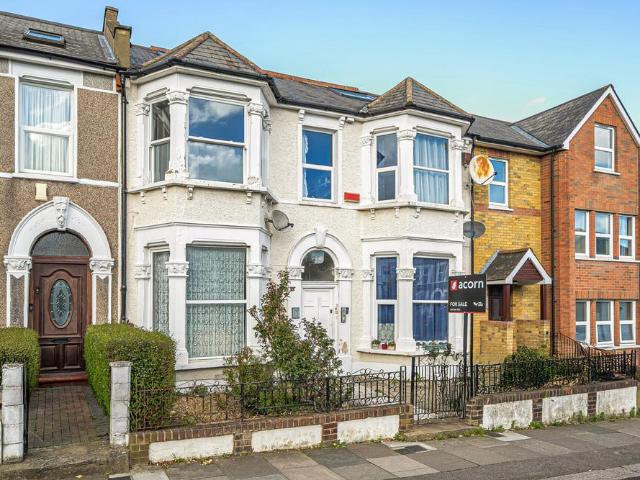 Flat for sale in London Borough of Lewisham, Greater London