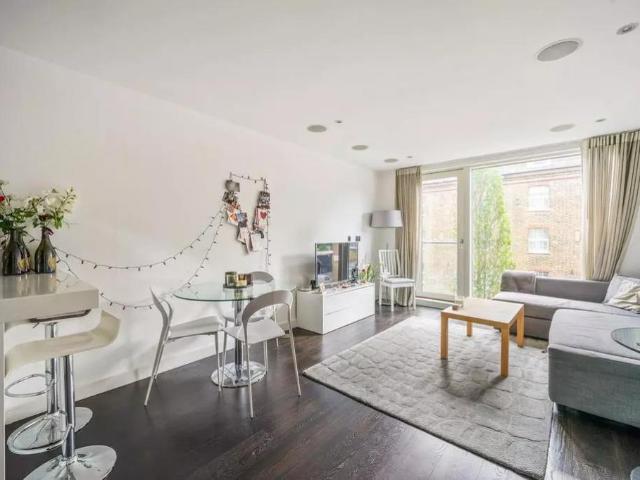 Flat for sale in Pimlico, Greater London