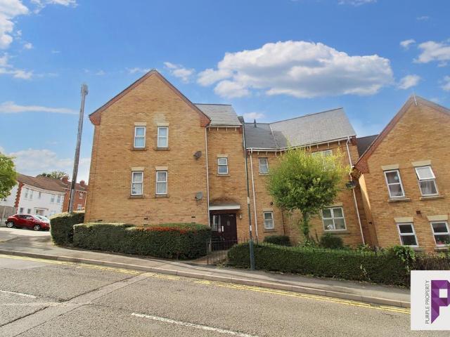 Flat for sale in Luton, Chatham