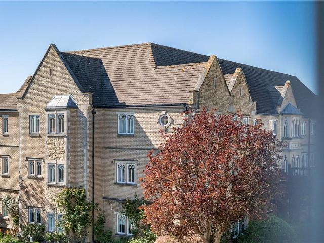 Flat for sale in The Slade, Oxfordshire