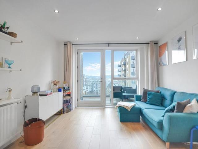 Flat for sale in Greenwich Town Centre, Greater London