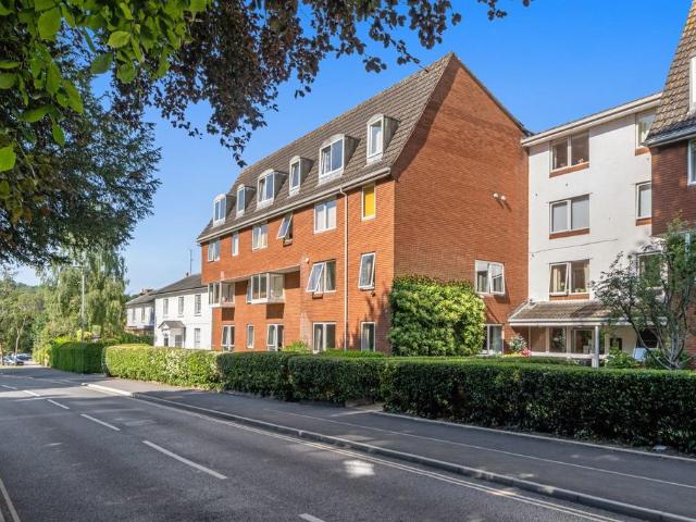 Flat for sale in Yeovil, Somerset
