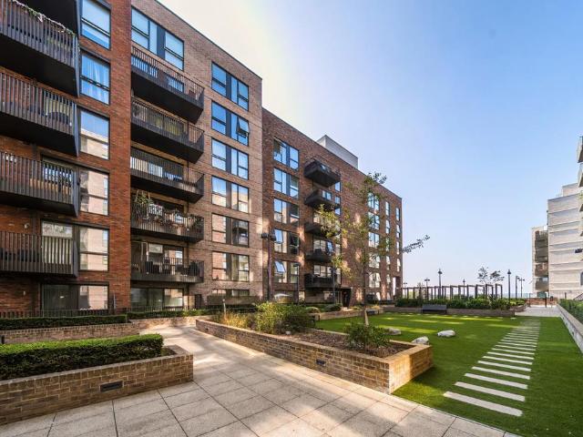 Flat for sale in Barnehurst, Greater London