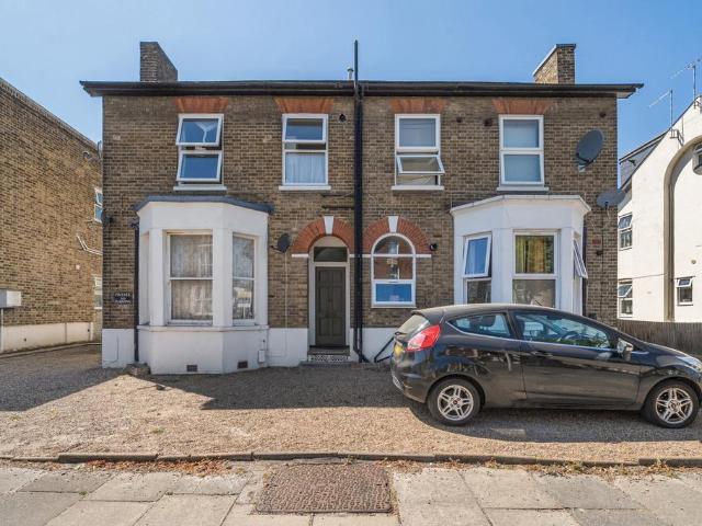 Flat for sale in Greater London